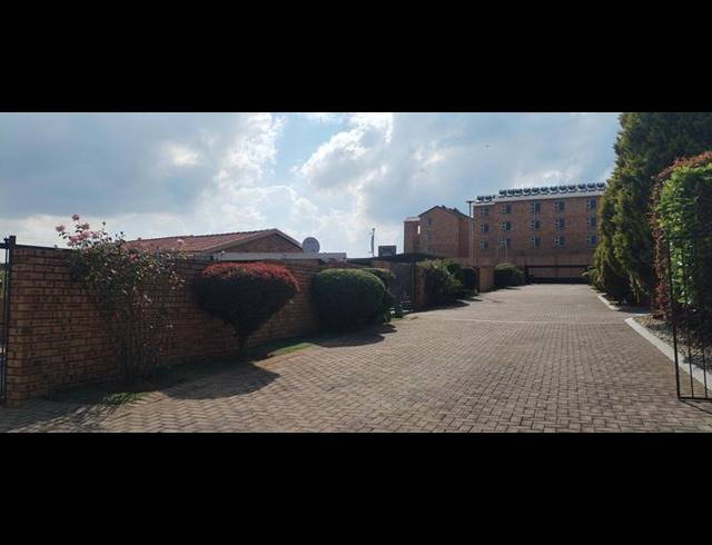 3 BEDROOM HOUSE FOR SALE IN GROBLERPARK EXT